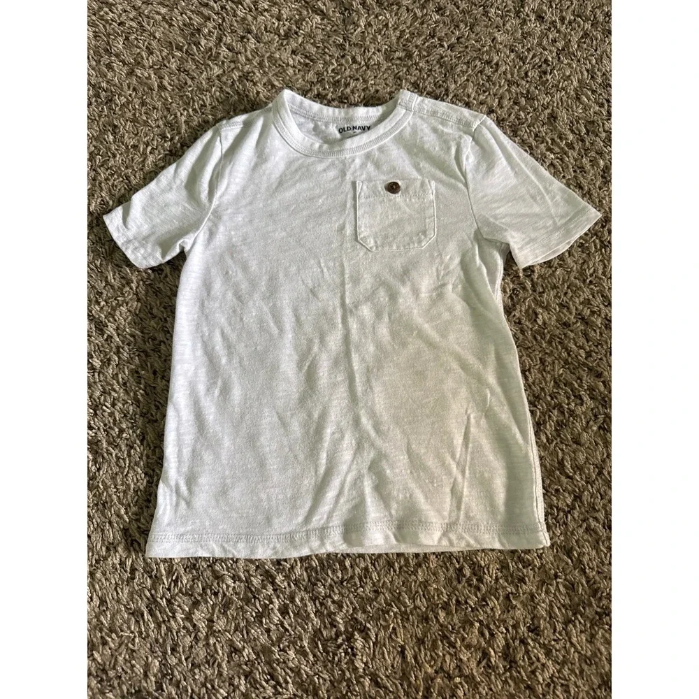 Old Navy Boys White Front Pocket Short Sleeve Tee Size 5T‎
